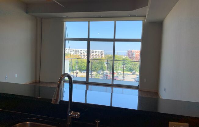 1 bed, 1 bath, 902 sqft, $1,975, Unit 511