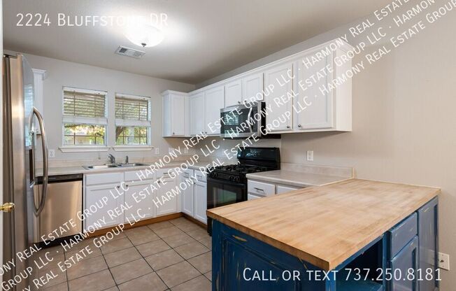 2224 Bluffstone DR