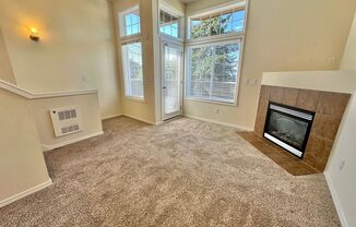 Spacious Townhome w/fully fenced back patio! Move-In Special! Available Now!