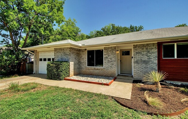 900 AURORA CIR