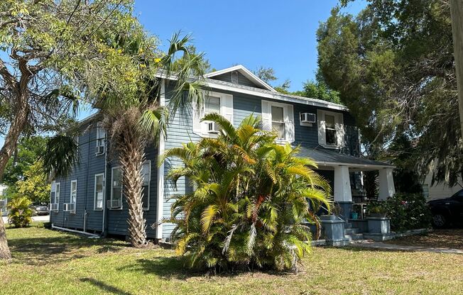 Fantastic Palmetto Multi-unit located just past Downtown Bradenton!