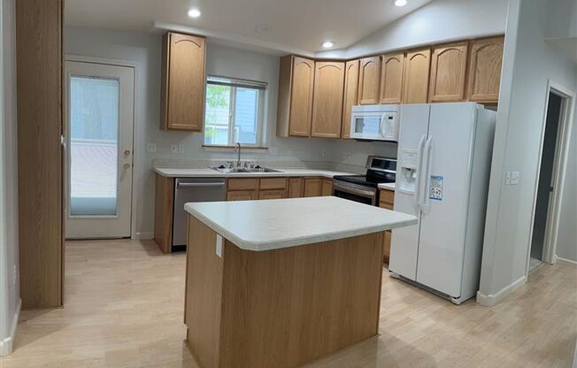 Three Bedroom - Low maintenance, west-end, living!