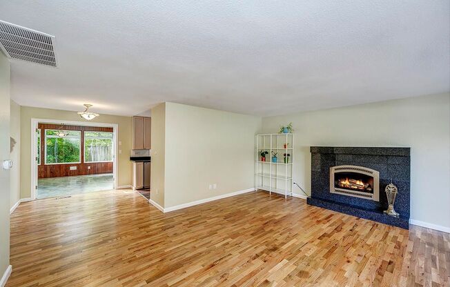 Edmonds 5 Bedroom 3.5 Bath Fully Fenced
