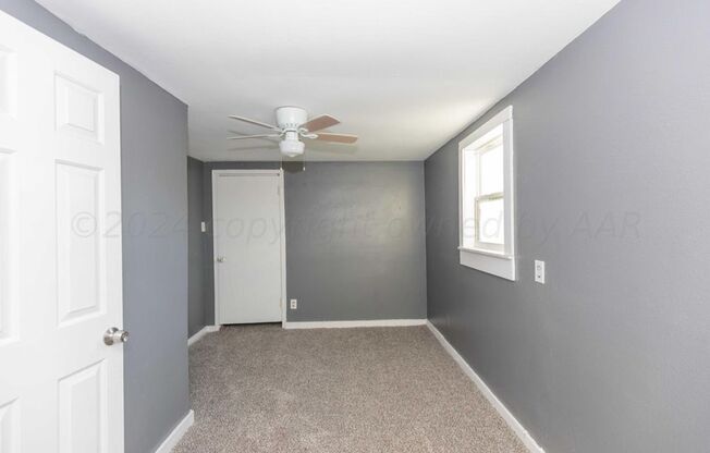 2 beds, 1 bath, $775, Unit # REAR