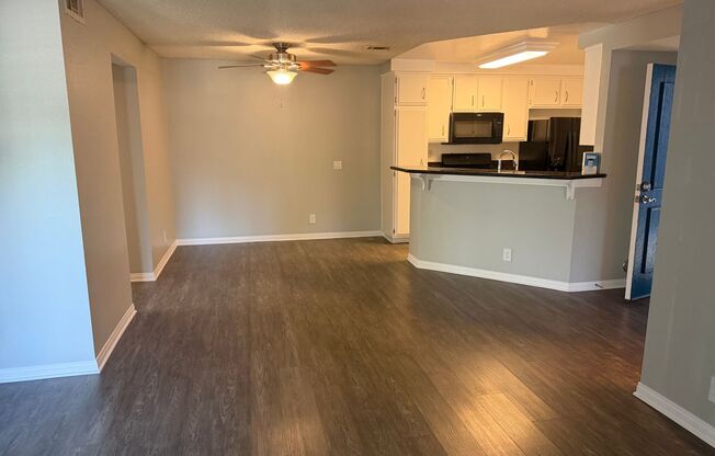 2 beds, 2 baths, 967 sqft, $2,910, Unit 801