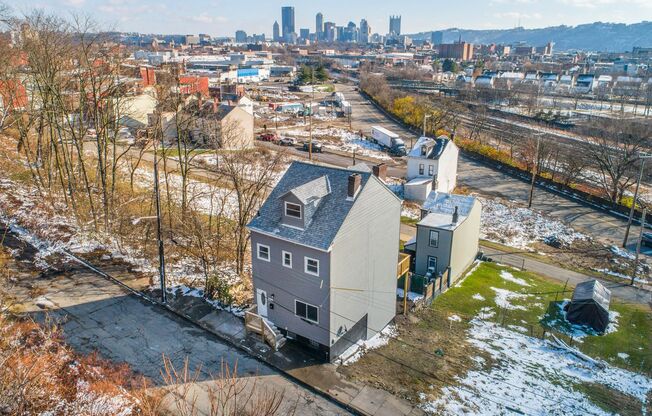 Stunning 4 bedroom home in Pittsburgh available September 1st!