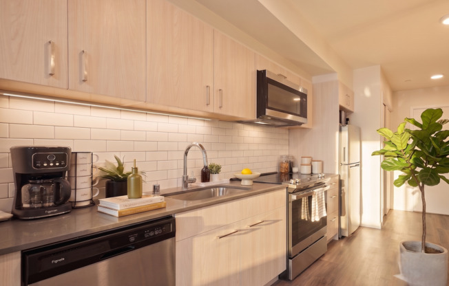 Studio, 1 bath, 688 sqft, $2,455, Unit 2