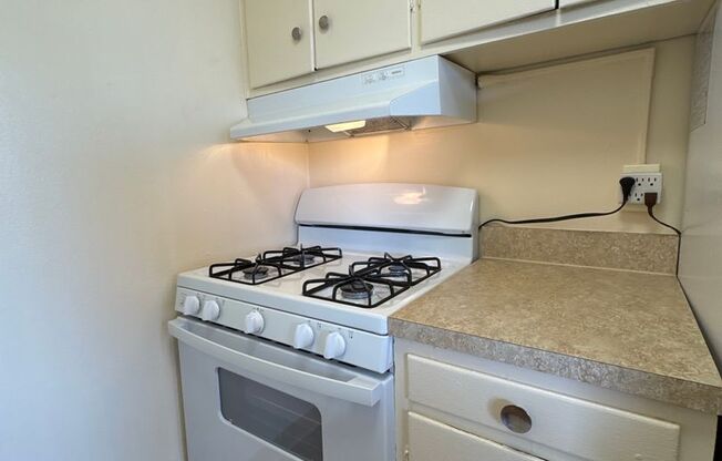 2 beds, 1 bath, 835 sqft, $1,295, Unit 712