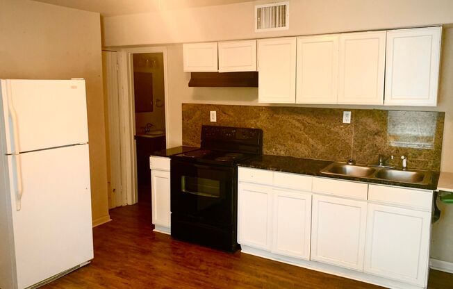 1 bed, 1 bath, 560 sqft, $749, Unit Unit F