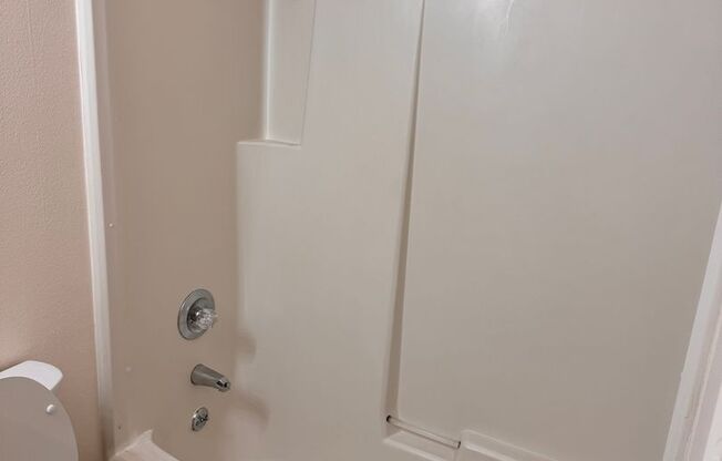 Studio, 1 bath, 240 sqft, $850, Unit 107