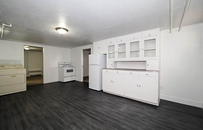 2 beds, 1 bath, 1,523 sqft, $850, Unit UNIT DOWNSTAIRS