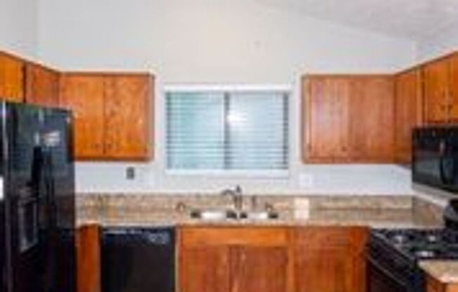 3 beds, 2 baths, $1,600