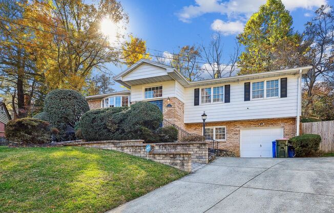 Great 5BR 3.5 Bath Home in Potomac!