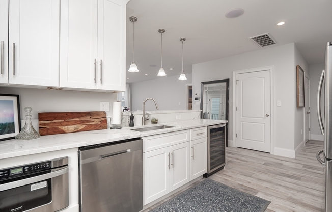 1 bed, 1.5 baths, 938 sqft, $4,300, Unit 16