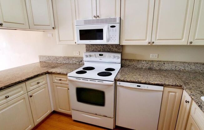 $3,100 - Mauna Luan Condo @ 521 Hahaione Street #14F- 1-bed/1-bath/1-parking