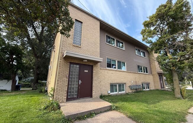 2606 E Hennepin Ave