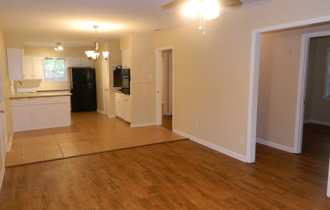 SFH:  OFF STASSNEY -  3 BEDROOM **2wks free rent qualified app & lease through 5/31/27**