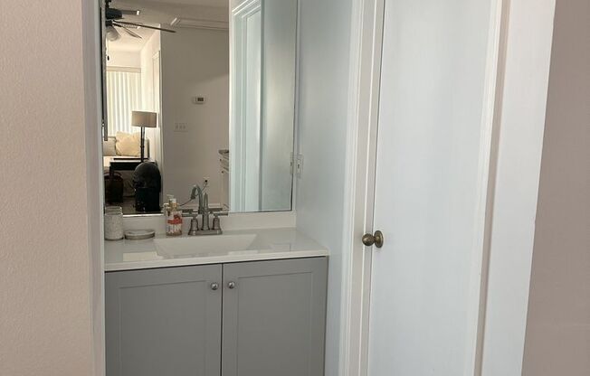 1 bed, 1 bath, $3,000