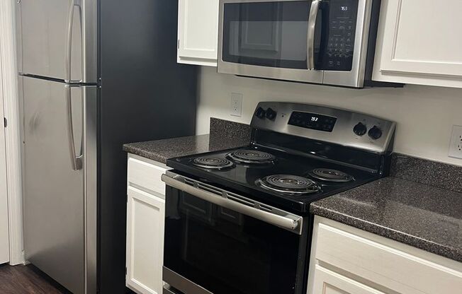 2 beds, 2 baths, 1,121 sqft, $1,595, Unit 1415