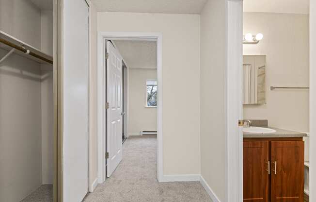 Brookstone Apartments - Tuckwila Apartments - Passageway