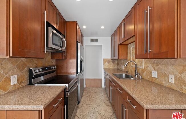 2 beds, 2 baths, 1,019 sqft, $3,900, Unit 1002