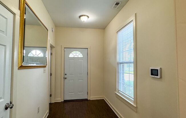 812 Colonial Avenue, Colonial Heights