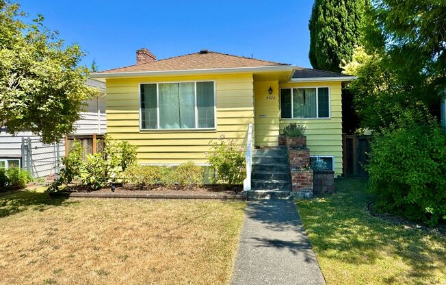 Three Bedroom Home in Whittier Heights!