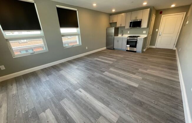 Studio, 1 bath, 328 sqft, $1,850, Unit 405