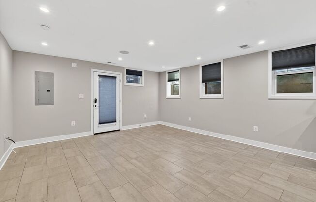 Available Now! Two Bed // Two Bath in Eckington!