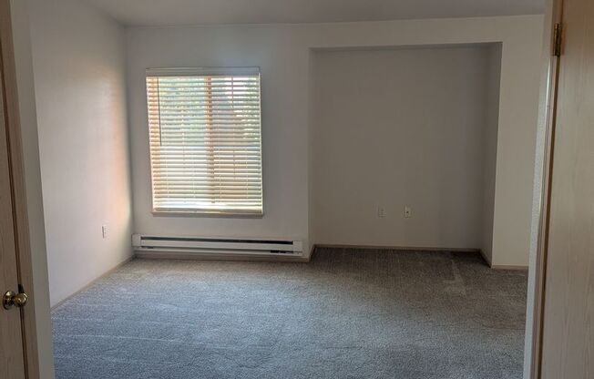 2 beds, 1 bath, 878 sqft, $1,775, Unit E202