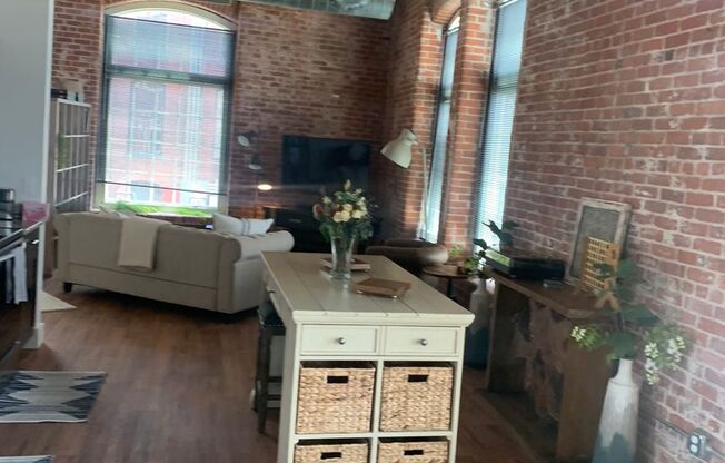 Studio, 1 bath, 1,068 sqft, $2,108, Unit 401