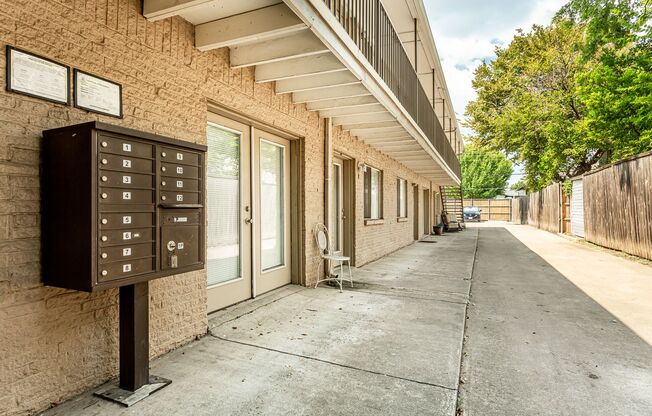 2 beds, 2 baths, $1,200, Unit 6