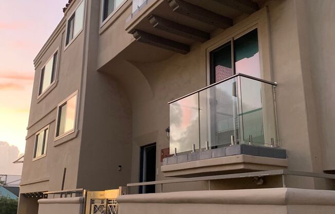 RECENTLY REMODELED, LUXURIOUS & BRIGHT, TRI-LEVEL, 4BR/3.5BA HOME W/ AMAZING PANORAMIC OCEAN VIEW IN HEART OF NORTH MB STEPS TO BEACH, SHOPS & RESTAURANTS -