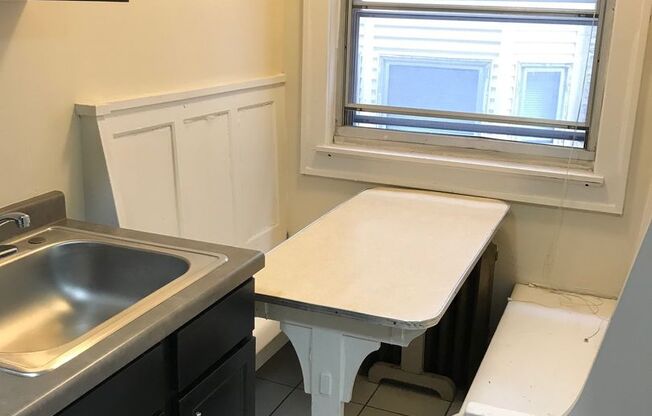 Studio, 1 bath, $895, Unit 15