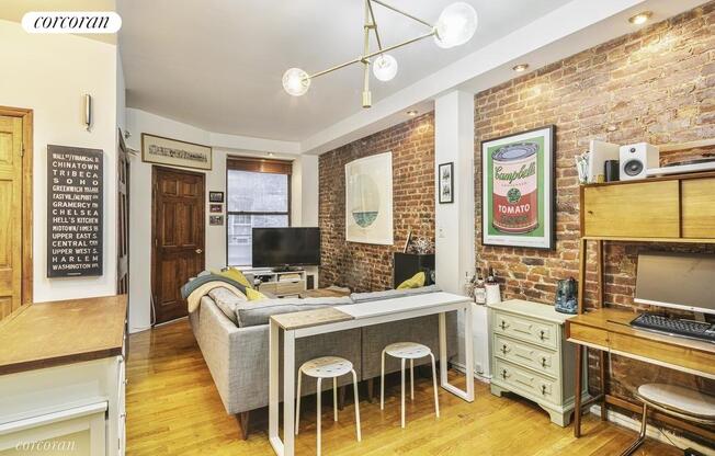 257 W 12 ST
