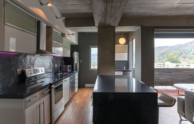 1 bed, 1.5 baths, 1,009 sqft, $3,990, Unit 1112