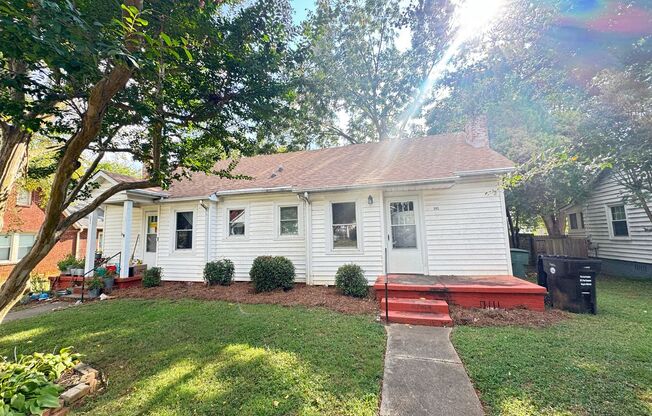 1 Bed / 1 Bath Duplex Near Downtown Concord