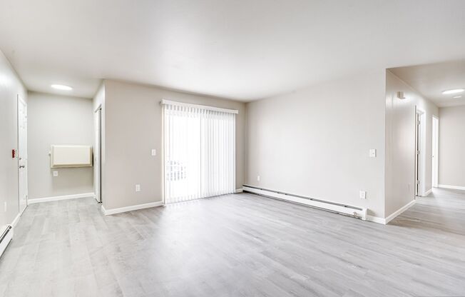 3 beds, 1.5 baths, 1,300 sqft, $1,699, Unit 105 - 01