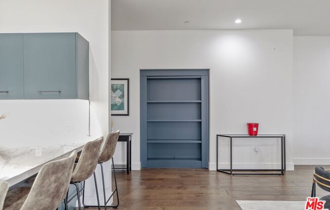 3 beds, 3 baths, 2,123 sqft, $6,000, Unit 1910