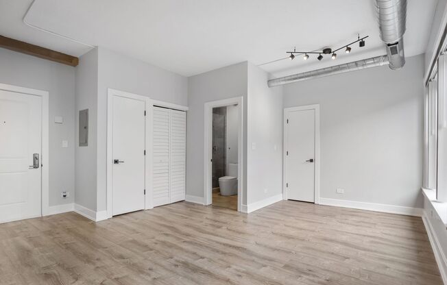Studio, 1 bath, 280 sqft, $1,600, Unit 305