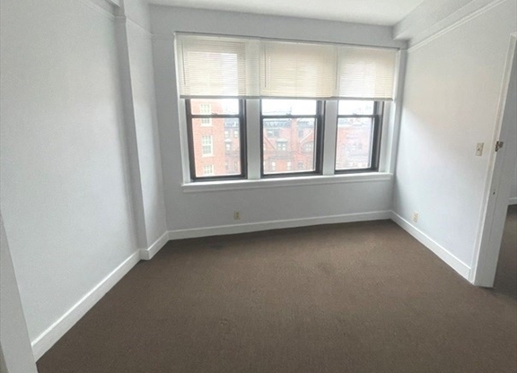 2 beds, 1 bath, 760 sqft, $3,400, Unit 606