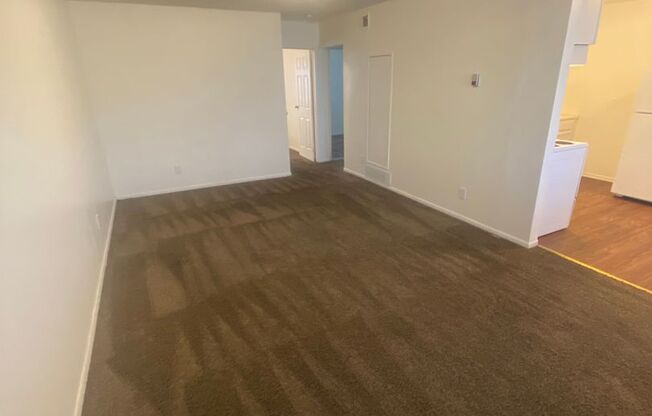 2 beds, 1 bath, 575 sqft, $600, Unit 430 Winfield-Unit 03