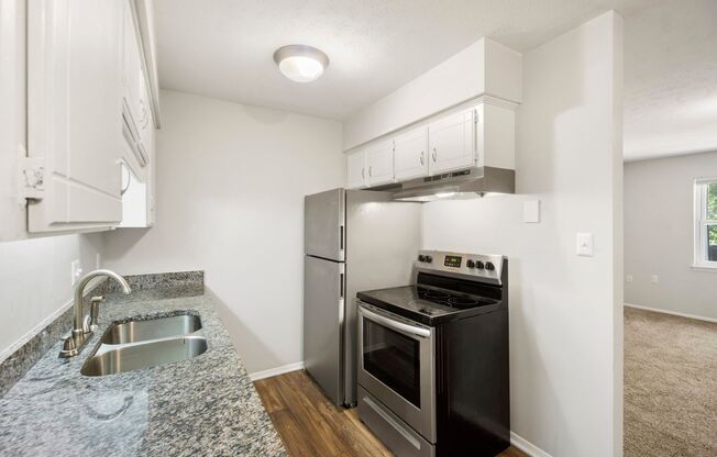 2 beds, 1 bath, 775 sqft, $1,180, Unit 009