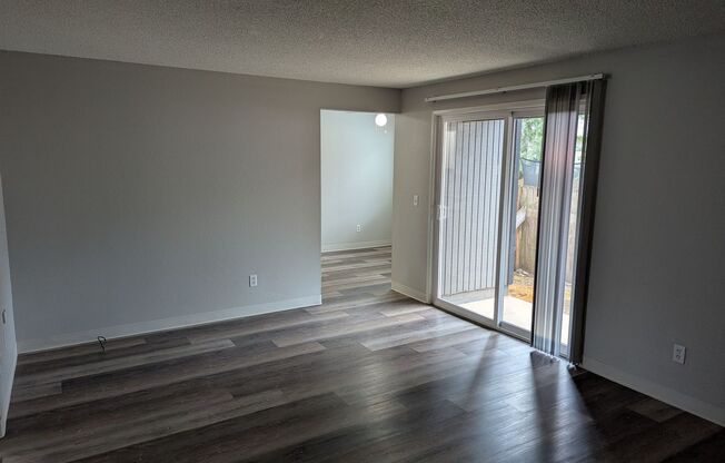2 beds, 1 bath, 889 sqft, $1,250, Unit 35