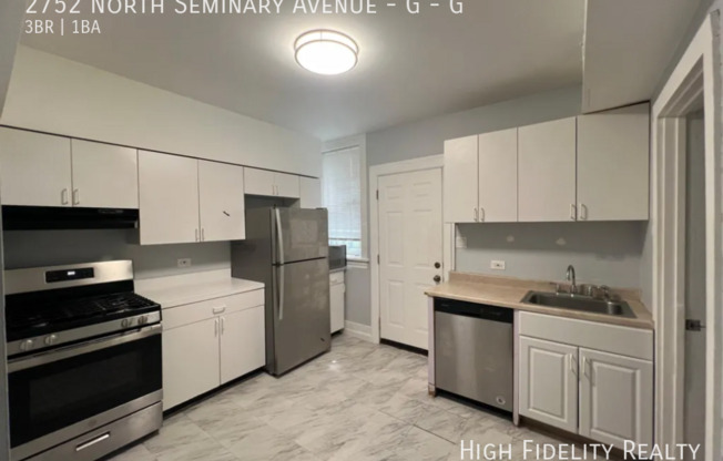 2752 N SEMINARY AVE