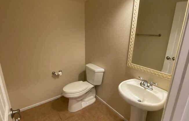 Beautiful 3 bed/2.5 bath home located in Henderson.