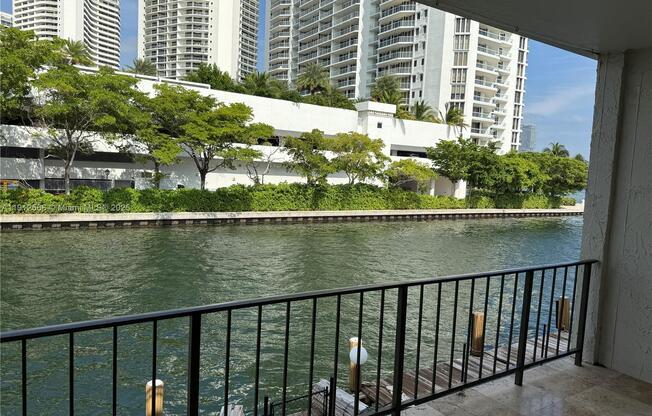 3745 NE 171st St Apt 32