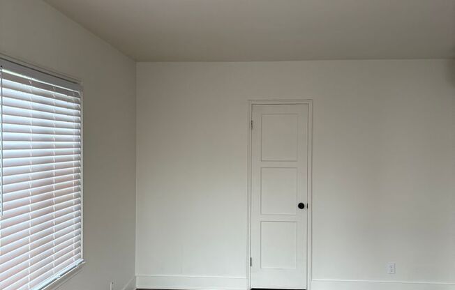 Ballard Beauty, 2 bed 2 bath Remodel with two entrances.