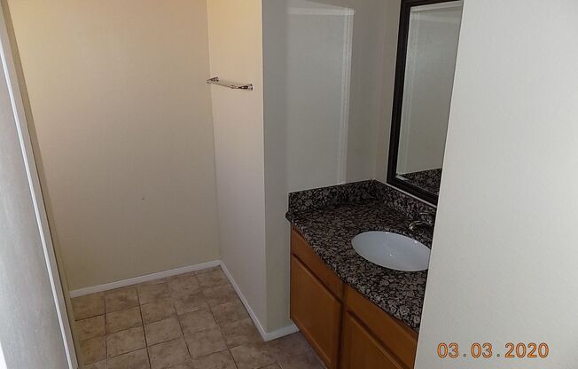 1 bed, 1 bath, $1,100, Unit #2033