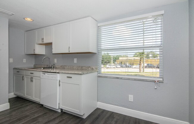 2 beds, 1 bath, $1,550, Unit (110 Gornto Lake Rd )